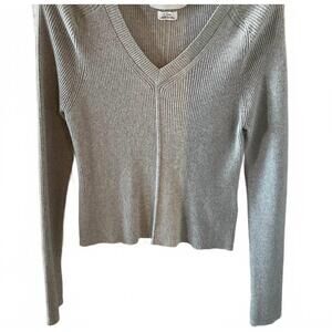 NEW COLORUSH women's v-neck top in gray